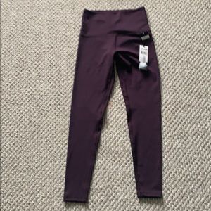Zobha high waisted purple leggings.